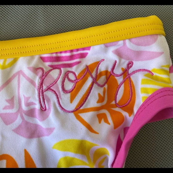 Roxy Two-Piece - Kids Size 16 - Picture 3 of 5